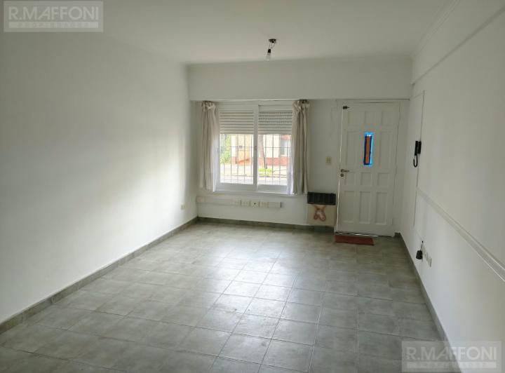 Casa · 77m² · 4 Ambientes · 1 Cochera