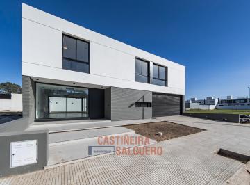 Casa · 260m² · 5 Ambientes · 4 Cocheras · Casa de Diseño en Campo Chico
