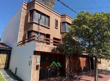 Casa · 425m² · 12 Ambientes · 3 Cocheras · Casa en Venta en Barrio San Salvador – 5 Dorm., 3 Plantas y Cochera Para 3 Vehículos
