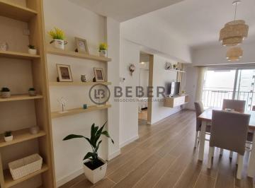 Departamento · 65m² · 3 Ambientes · En Venta Tres Ambientes a La Calle con Balcon, Centro