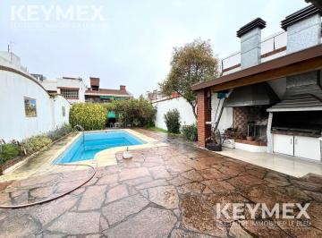 Casa · 285m² · 4 Ambientes · 3 Cocheras · Casa 2 Plantas 4/5 Ambientes C/jardín, Piscina Climatizada, Quincho, Parrilla y Garage. Villa del Parque