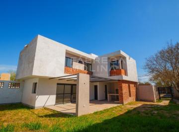 Casa · 165m² · 3 Ambientes · 2 Cocheras · ¡Venta! Dúplex en Granja de Funes - 3 Dorm. ¡A Estrenar!