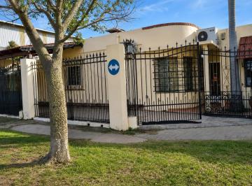 Frente de la casa, es una esquina · Oportunidad Única - Casa en Venta