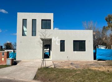 Casa · 550m² · 5 Ambientes · 1 Cochera · Casa en Venta en Santa Lucia