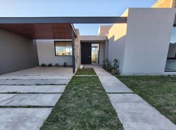 Casa · 360m² · 3 Dormitorios · 2 Cocheras · Casa 3 Dorm. en Venta Nobu Town