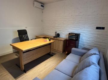 Oficina comercial · 60m² · 3 Ambientes · Alquiler Oficina Amplia - Hipolito Yrigoyen 2600