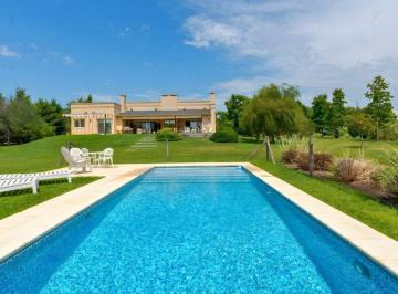 Casa · 300m² · 6 Ambientes · 2 Cocheras · 6 Amb C/ Pileta, Parrilla, Coh/ Chacras de La Cruz