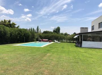 Casa · 220m² · 6 Ambientes · 2 Cocheras · Casa en Alquiler - Santa Catalina - Villanueva