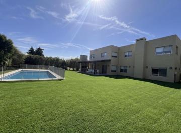 Casa · 220m² · 6 Ambientes · 2 Cocheras · Casa en Alquiler - Santa Catalina - Villanueva