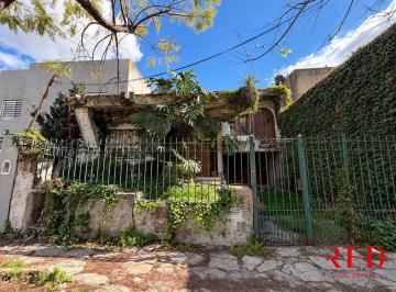 Casa · 170m² · 6 Ambientes · 1 Cochera · Venta Casa en Lote Propio a Refaccionar