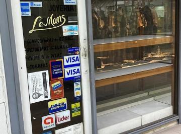 Local comercial · 8m² · 1 Ambiente · Local en Alquiler, Galeria Adrogue