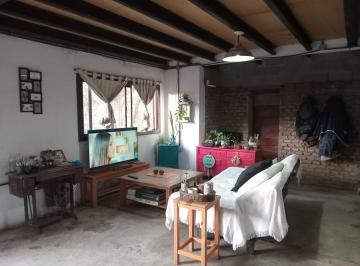 Casa · 252m² · 5 Ambientes · 1 Cochera · Oportunidad Venta Casa 3 Dorm. 2 Locales en Unquillo