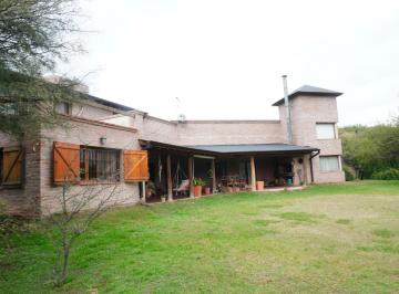 Casa · 351m² · 3 Dormitorios · 2 Cocheras · Casa en Venta en Barrio Golf de Villa Allende | Fondo Golf, Lote de 2.035 m².