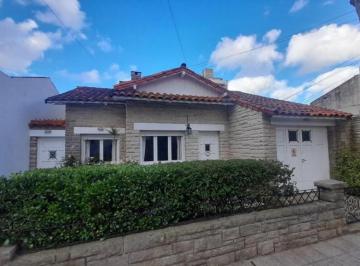 Casa de 3 ambientes, Mar del Plata · Venta. Chalet 3 Amb de 110 m². Cochera Cubierta y Jardín. Zona San Juan. Reciclada Hace 8 Años