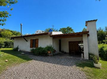 Casa · 214m² · 3 Dormitorios · 1 Cochera · Casa con Dos Viviendas en Venta en Mendiolaza | Ideal Para Inversión o Renta