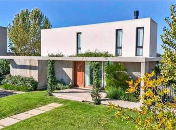 Casa · 260m² · 3 Ambientes · Casa a La Laguna Area 1 - San Sebastian