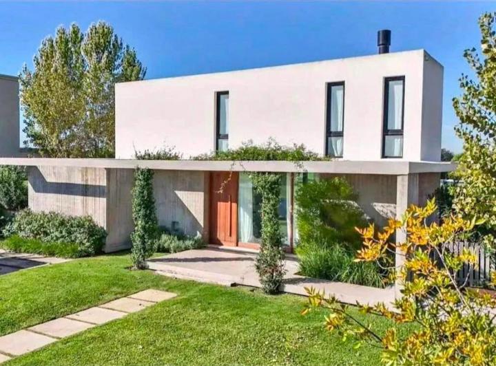 Casa · 260m² · 3 Ambientes