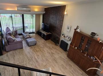 Casa · 271m² · 5 Ambientes · 2 Cocheras · Excelente Chalet en Florida.