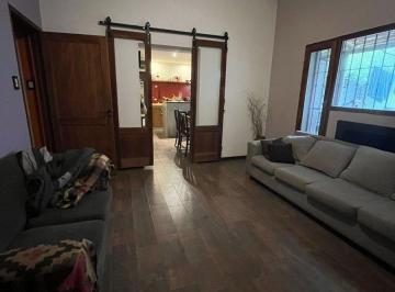 Casa · 118m² · 4 Ambientes · Venta Casa 5 Amb. con Jardín y Quincho - Haedo