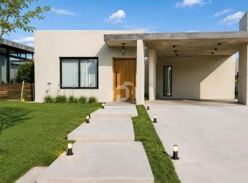 Casa · 145m² · 4 Ambientes · 2 Cocheras · Casa en Venta en Santa Emilia, Pilar del Este, Pilar