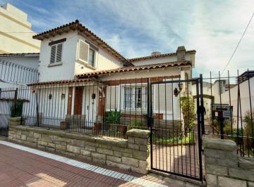 Casa · 270m² · 5 Ambientes · 1 Cochera · Casa en Chauvin