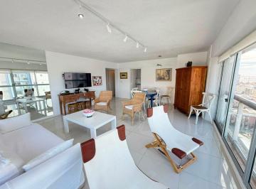 Departamento de 4 ambientes, Uruguay · En Venta - Punta del Este, 2 Dorm. y Cochera