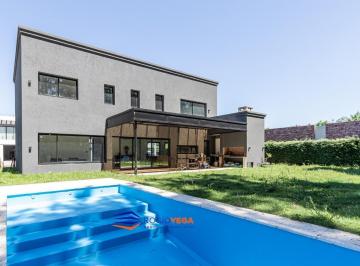 Casa · 208m² · 4 Ambientes · 1 Cochera · Casa a La Venta en Barrio Privado Astorga, La Reja