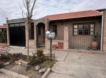Casa · 150m² · 6 Ambientes · 1 Cochera · Casa en Rivadavia