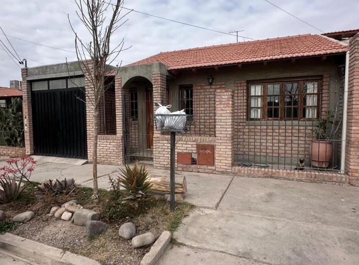 Casa · 150m² · 6 Ambientes · 1 Cochera