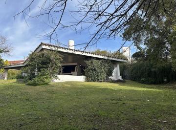 Casa · 114m² · 4 Ambientes · 1 Cochera · Casa en Villa Allende Remodelada - Gran Patio