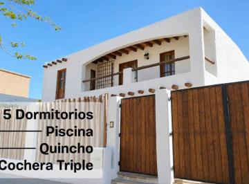 Casa de 7 ambientes, Luzuriaga · Casa en Venta C/ Cochera en Luzuriaga