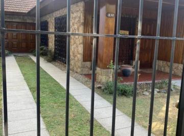 Casa · 220m² · 3 Ambientes · Casa en Alquiler - 2 Dorm. 1 Baño - 400 m - Esteban Echeverria, Monte Grande