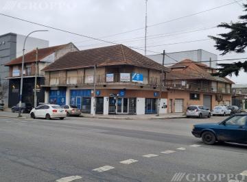 Local comercial · 1650m² · Amplia Esquina con Locales y Viviendas - Block o Separadas - Av Luro 7100