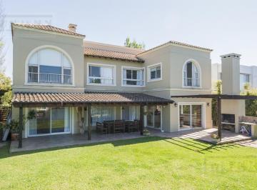Casa · 447m² · 5 Ambientes · 4 Cocheras · Santa Barbara - Casa en Venta a La Laguna (Apto Crédito)