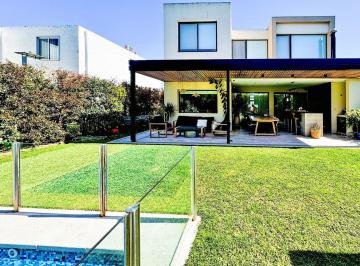 Casa · 218m² · 4 Ambientes · Casa en Venta en Las Tipas, Nordelta
