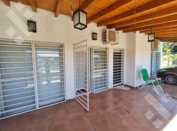 Casa · 30m² · 1 Ambiente · 1 Cochera · Venta de Casa Estilo Quincho, Barrio Piedra Blanca, Fernandez Oro