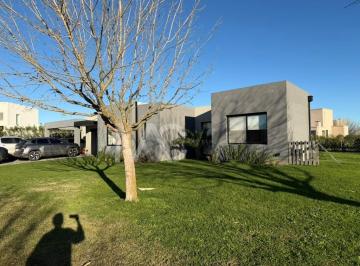 Casa · 183m² · 4 Ambientes · 10 Cocheras · Casa en Venta en El Cantón Islas, El Cantón, Escobar