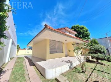 Casa · 87m² · 3 Ambientes · Venta Casa de 3 Ambientes con Cochera en Lanús Este