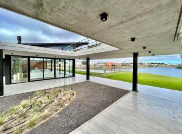 Casa · 335m² · 5 Ambientes · 1 Cochera · Casa en Venta en Carpinchos, Nordelta