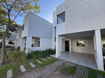 Casa · 140m² · 4 Ambientes · 2 Cocheras · Alquilo Duplex 3 Dorm. C/ Patio B° Casas de Inaudi