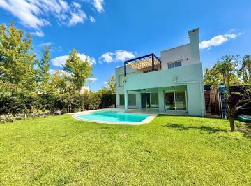 Casa · 230m² · 3 Dormitorios · 1 Cochera · Casa en Alquiler en Los Alisos, Nordelta