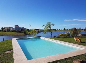 Casa · 147m² · 4 Ambientes · 1 Cochera · Venta Casa en Canton Puerto - Escobar.