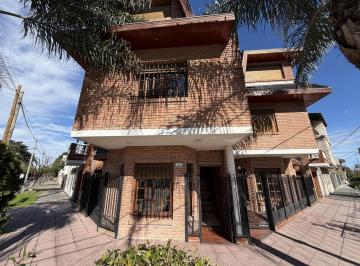 PH · 130m² · 5 Ambientes · 1 Cochera · PH 5 Amb. Tipo Triplex. Garage. Patio + Terraza C/parrilla. Excelente Estado