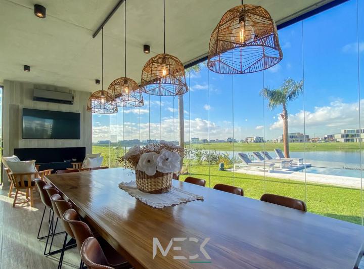 Casa · 480m² · 6 Ambientes · 1 Cochera