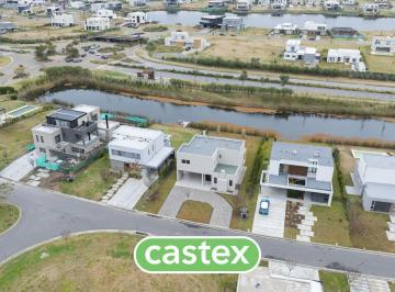 Casa · 201m² · 6 Ambientes · 2 Cocheras · Casa en Venta Al Agua Barrio Costas Puertos Escobar