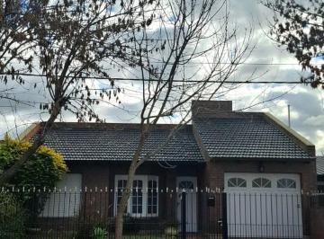 Casa · 100m² · 4 Ambientes · 1 Cochera · Venta Casa 2 Dorm. en San Jerónimo Norte