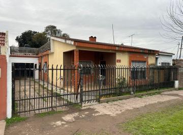 Casa · 201m² · 4 Ambientes · 1 Cochera · Casa en Pontevedra