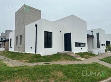 PH · 93m² · 2 Ambientes · 4 Cocheras · PH en San Ignacio Village