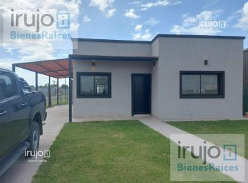 Casa · 85m² · 3 Ambientes · 3 Cocheras · Casa Apto Credito en Laguna Azul - Casa con Permuta - Casa en Laguna Azul con Financiación