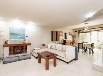 Casa · 149m² · 5 Ambientes · 1 Cochera · Casa con Terraza, Pileta y Verde en Parque Cha